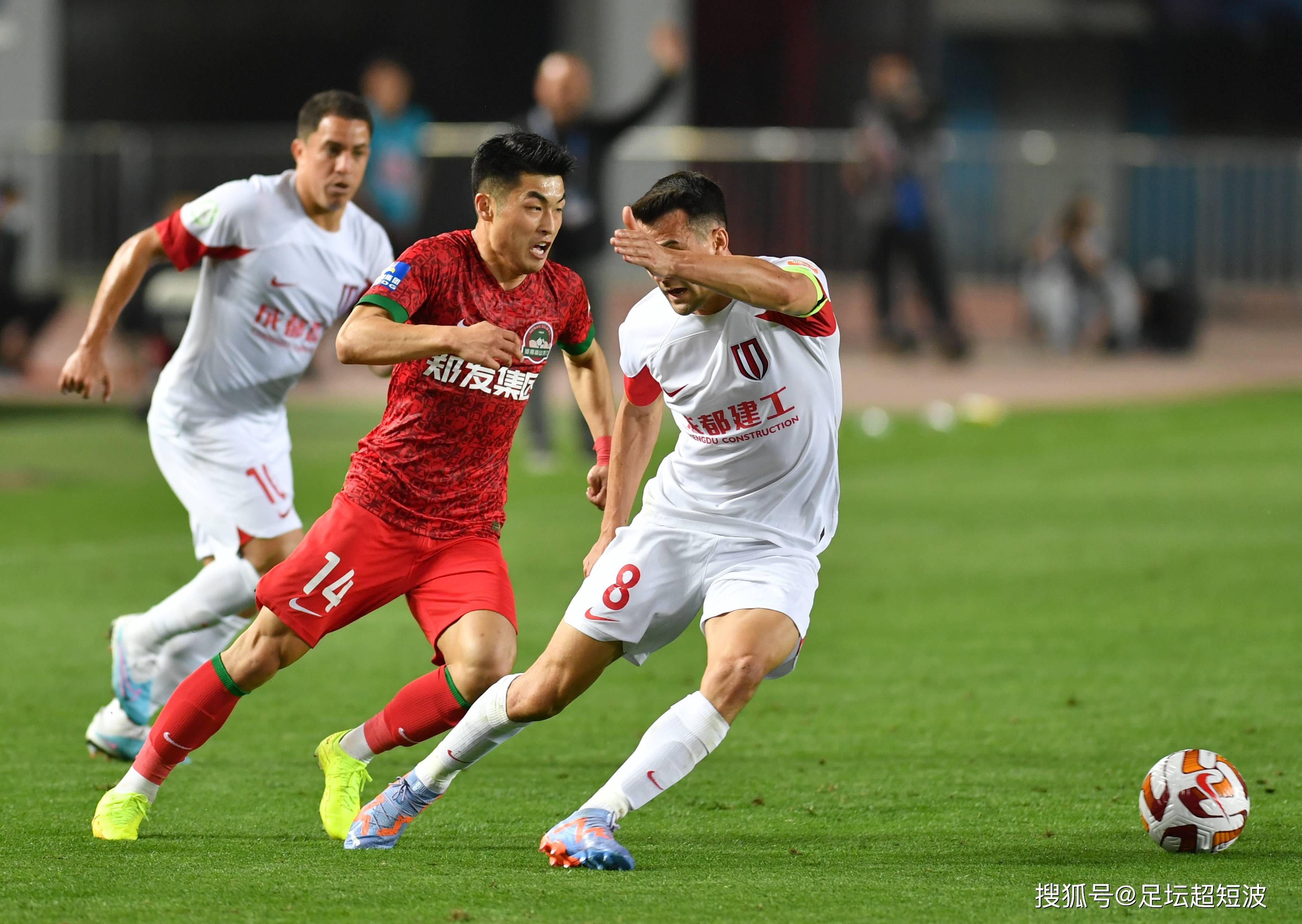 区内触球次 区内触球次